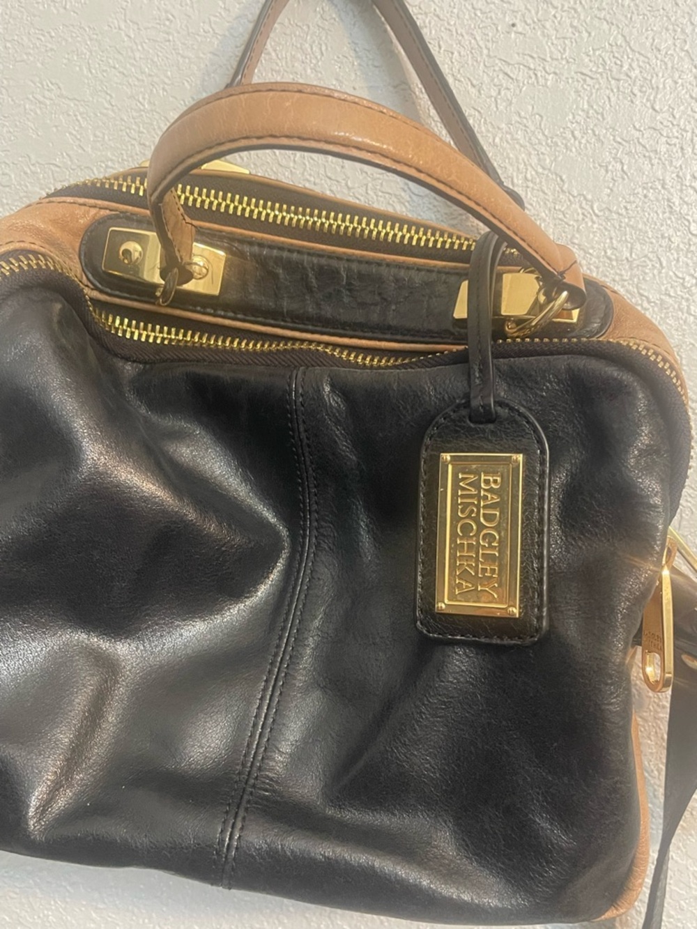 Badgley Mischka Leather Satchel Crossbody Black Tan Purse 3 Zip Compartments